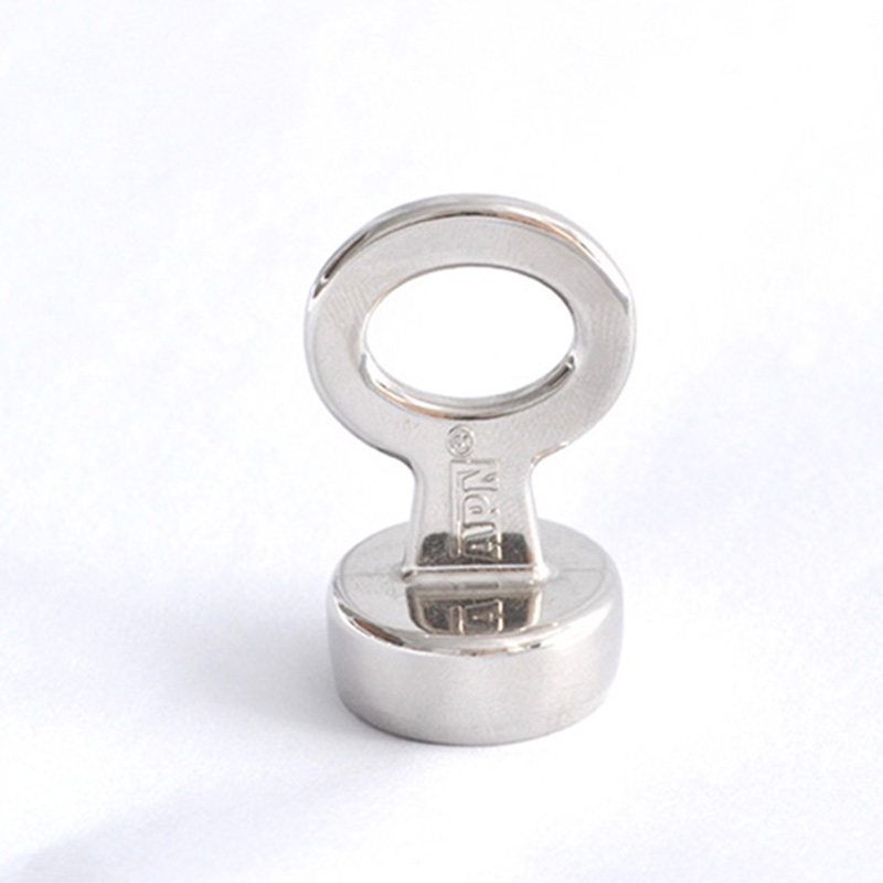 Magnetism controls ties a belt approximately controls with magnetism locks the fitting - alloy magnetism to control the key