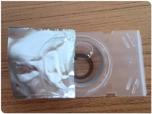 Plastic container for contact lenses