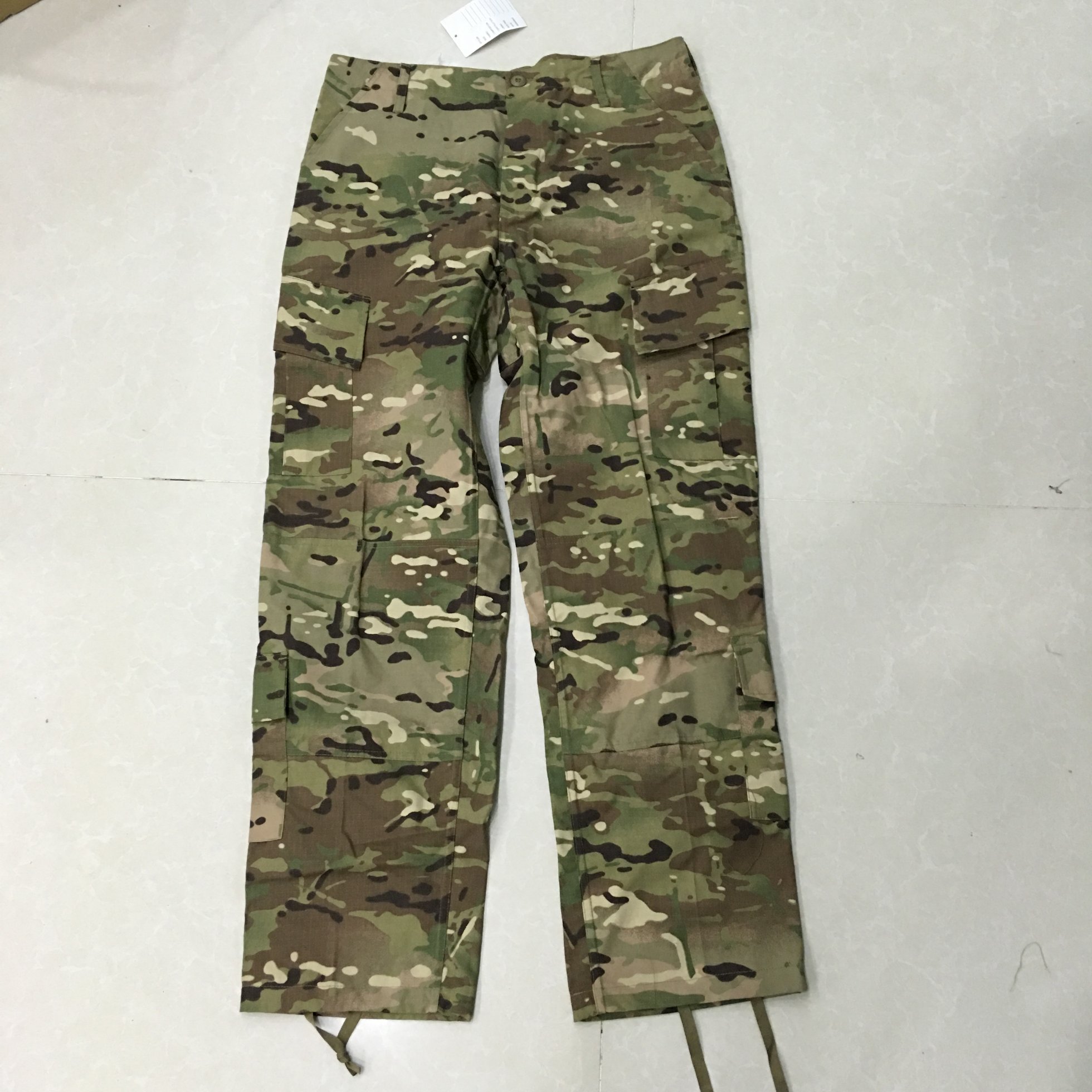 Military Tactical Combat Army Uniforms in Woodland Camo