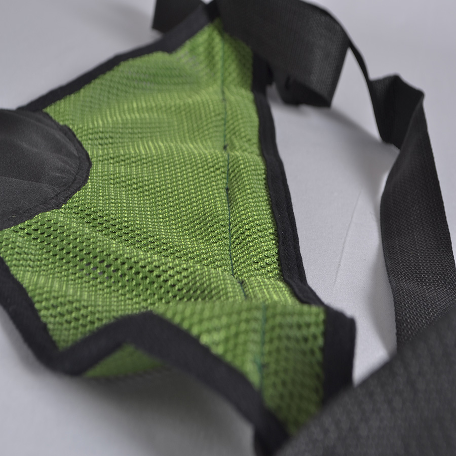 The wheelchair lattice skid prevention secure ties a belt approximately