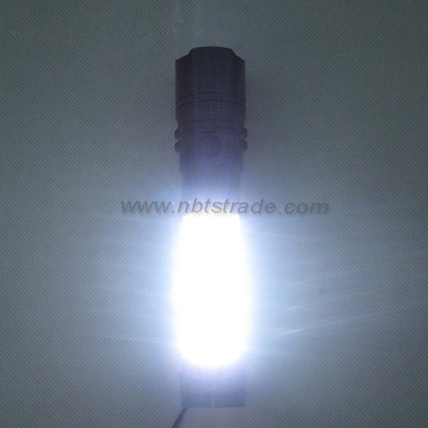 Powerful Aluminium Magnetic LED Flashlight with work light