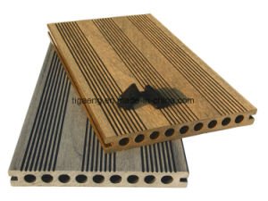 Plancher en bois creux de cannelure imperm&eacute;able &agrave; l'eau solide de Decking de la texture WPC