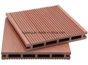Plancher stratifi&eacute; par bois de plancher de vinyle de WPC avec des accessoires