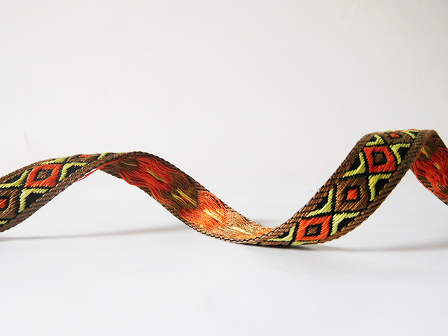 Jacquard polyester webbing for garment accessories