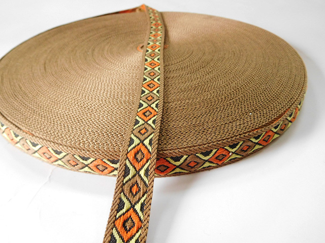 Jacquard polyester webbing for garment accessories