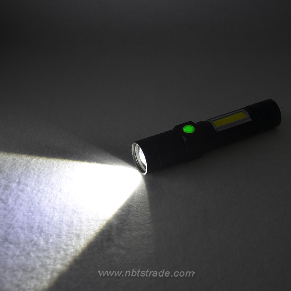 Multi Function Aluminium Casing Strong LED Flashlight 