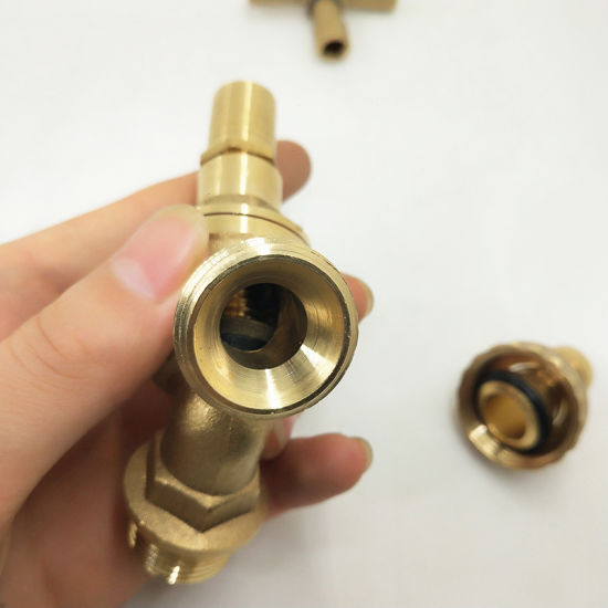 La Chine usine du robinet de tuyau de verrouillage en laiton à l'extérieur du robinet de jardin