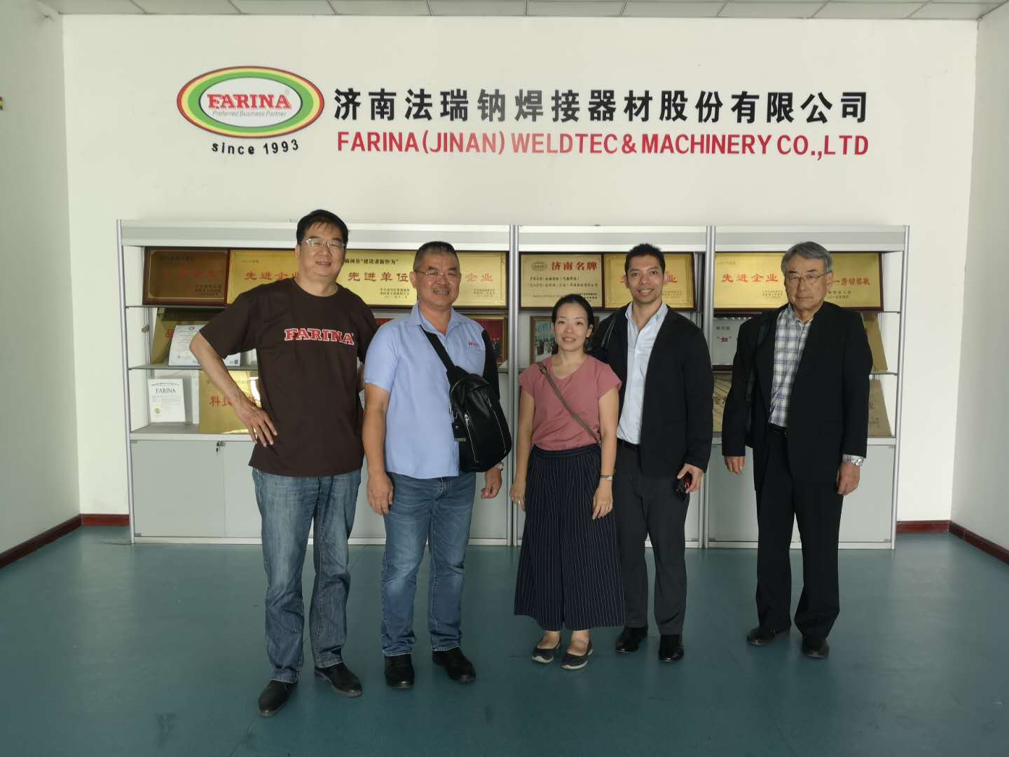 Bienvenidos clientes de Malasia y Tailandia a visitar nuestra empresa FARINA