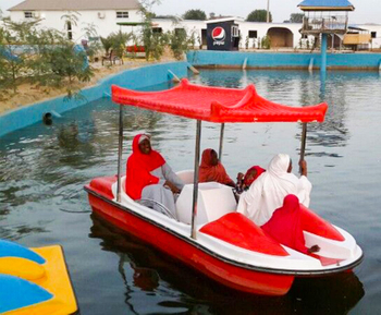 Nigeria-water-boat-with-beatuties-2