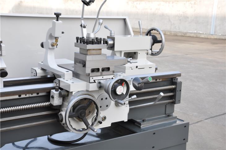 80mm Workshop Use Metal Turning Conventional Lathe Machine C6250A
