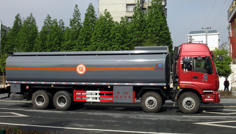 Camión hidroeléctrico sulfúrico líquido químico del carro de petrolero del litro 15ton 12000 12cbm del ácido CHL 18ton