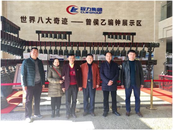 La fábrica especial del carro de Vietnam visitó a grupo de CLW