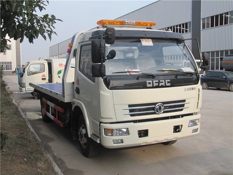 Dong Feng carro de camión de auxilio de la plataforma de 4 toneladas