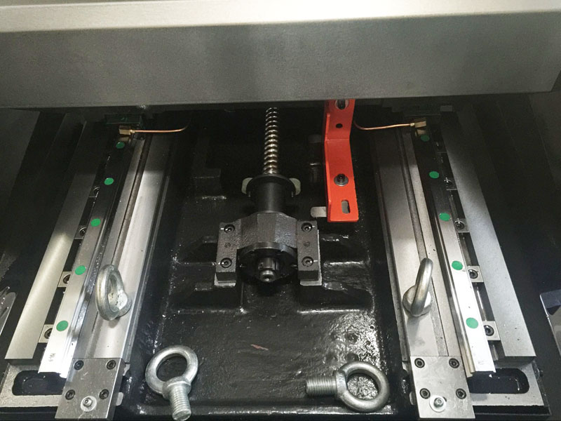 VMC640 CNC Milling Machine Vertical Machining Center