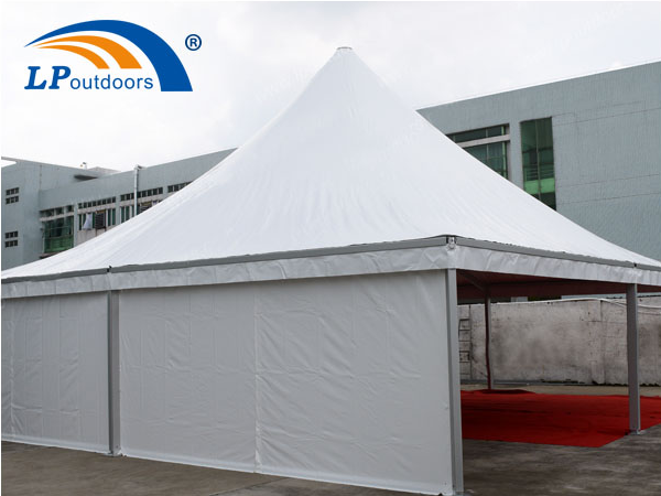 Carpa pagoda Big High Peak resistente de 50 plazas para eventos.