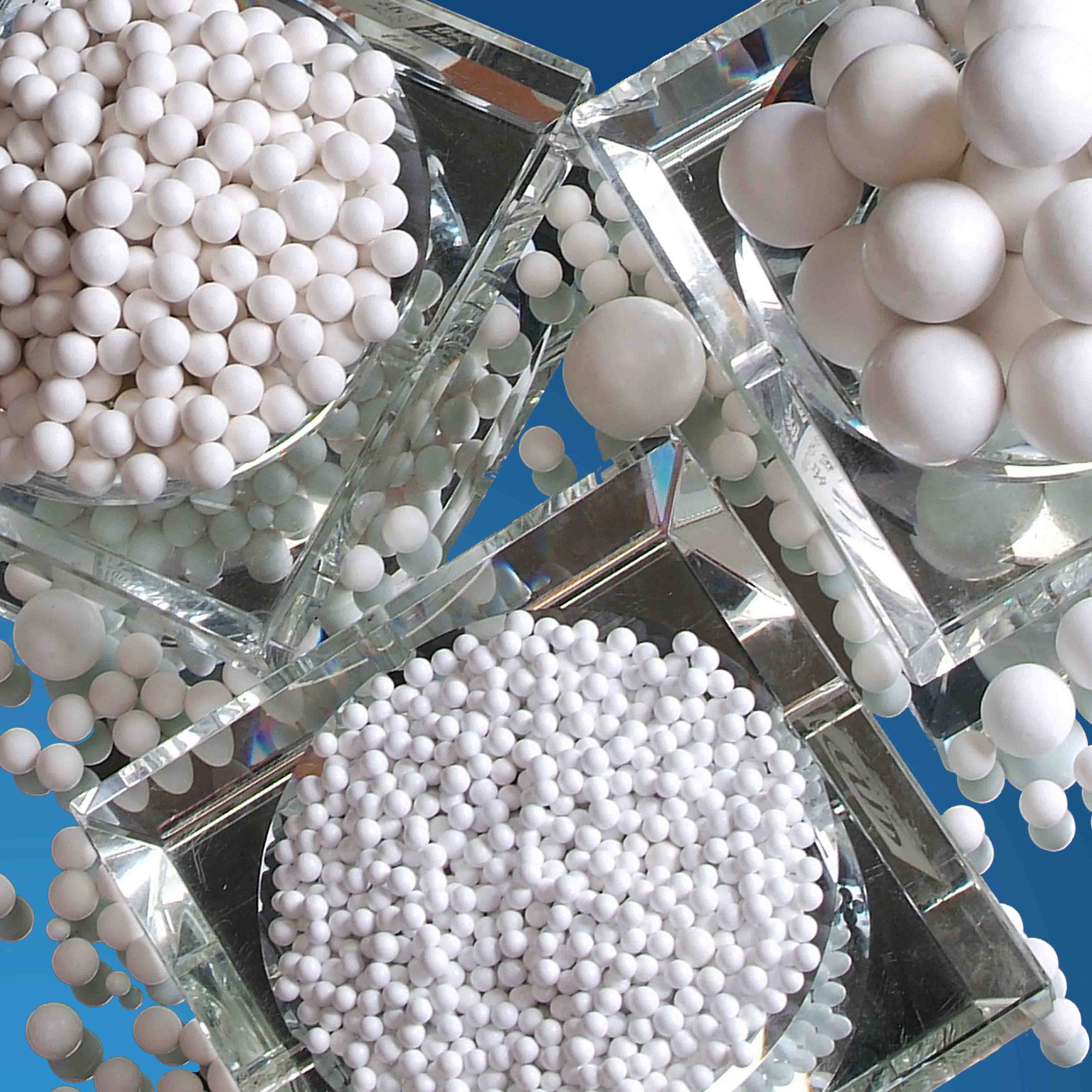 Драгоценный глинозем 6. Шарики инертные керамические термостойкий. Кристаллы морской соли. Глинозем в природе. Минерал жеода известняк.