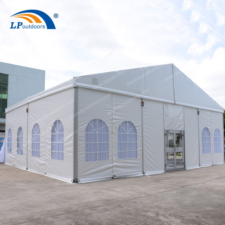 Carpa mixta de lujo de alto pico con forro para eventos al aire libre