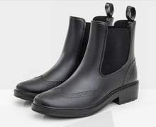 2017 new chealsea style fashion ankle rain boots women