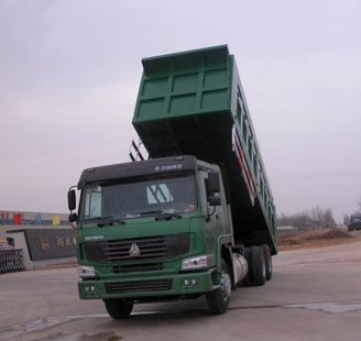 Carro de volquete medio del carro de vaciado de la explotación minera de la rueda de Sinotruk que inclina HOWO 6x4 336hp 10