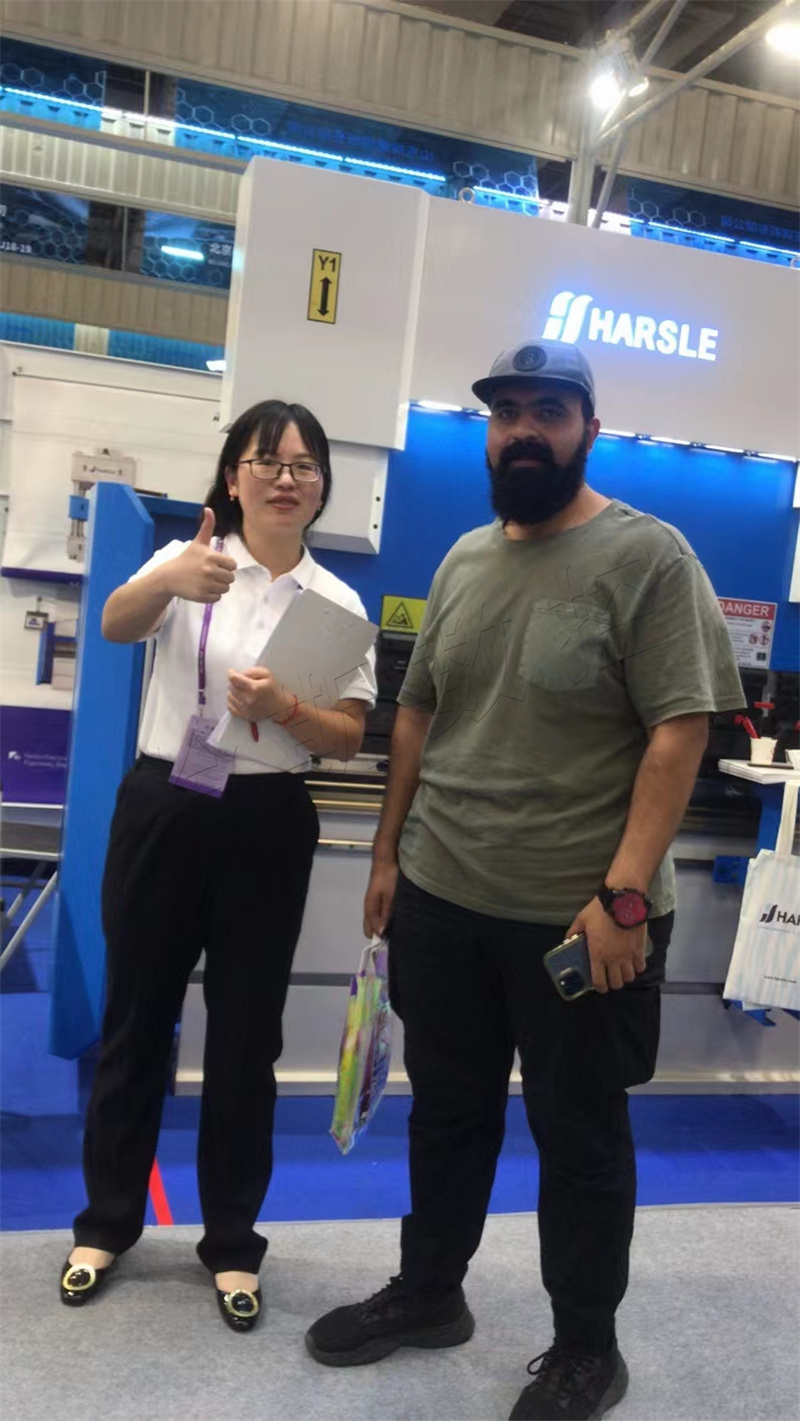 客户合照 (4) 客户合照 (4)