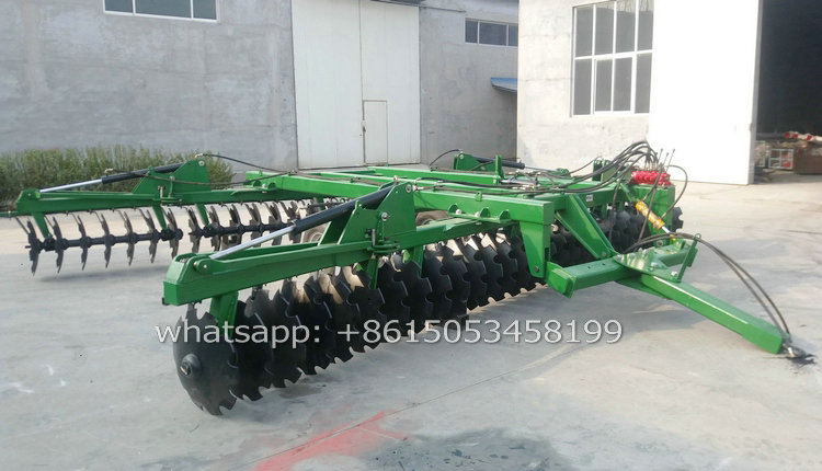 Agricultural equipment hydraulic folding disc harrow