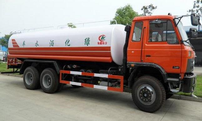 Carro del tanque de agua de la pista de aerosol lateral de Dongfeng 6*4 15cbm
