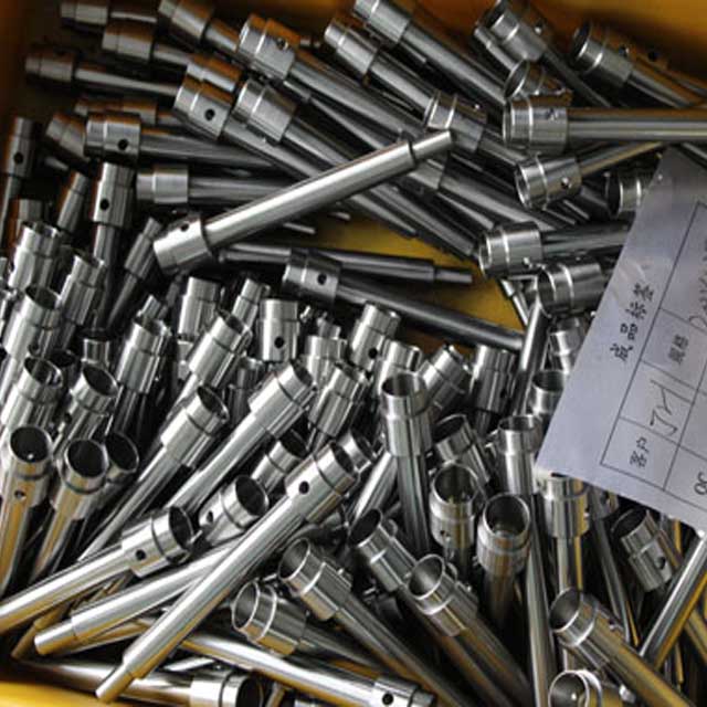 Herstellung von CNC-gedrehten und gefrästen Automobilteilen aus Edelstahl