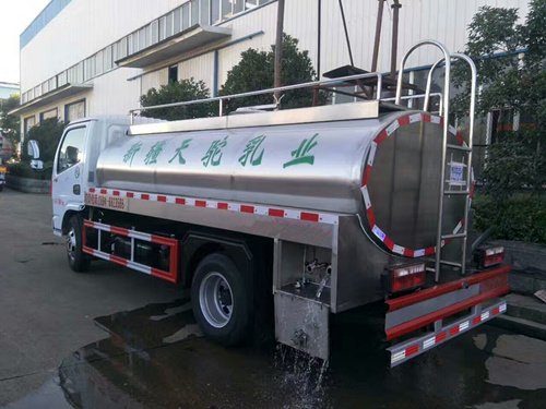 Carro del tanque del transporte de la leche de Dongfeng 8000 litros del stainsteel de la leche de carro de petrolero para la venta