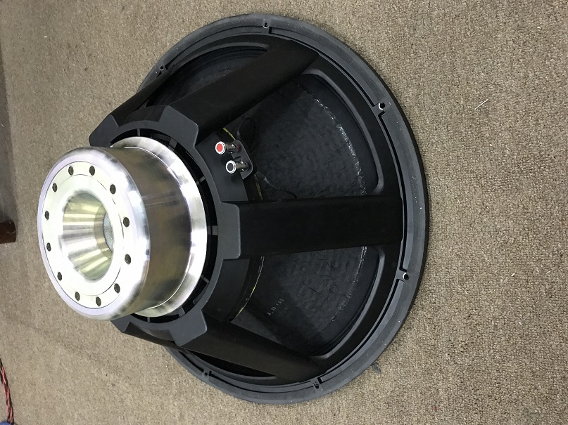 MT21A Eingebauter DSP Single 21 "Subwoofer mit eigener Stromversorgung und kompakter Gehäusebox