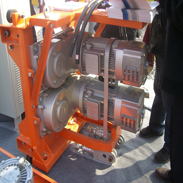 двигатель для строительных грузопассажирских подъемников