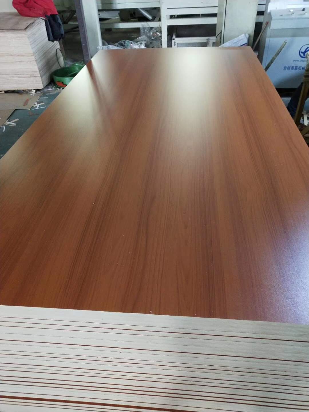 1220X2440MM Size HMR Melamine MDF for The Cabinets