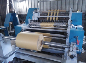 Горизонтальный тип бумажная машина разрезать и перематывать