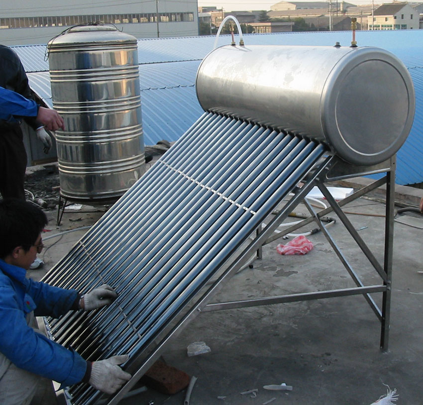 Bobina de cobre Tubo de acero inoxidable evacuado Calentador solar de agua