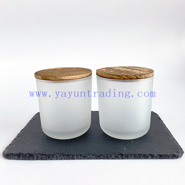 Classical Color Sprayed Matte White Glass Candle Vessel With Wooden Lids