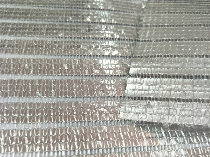 Nuevo tipo de material de cobertura agrícola con red de sombra de papel de aluminio