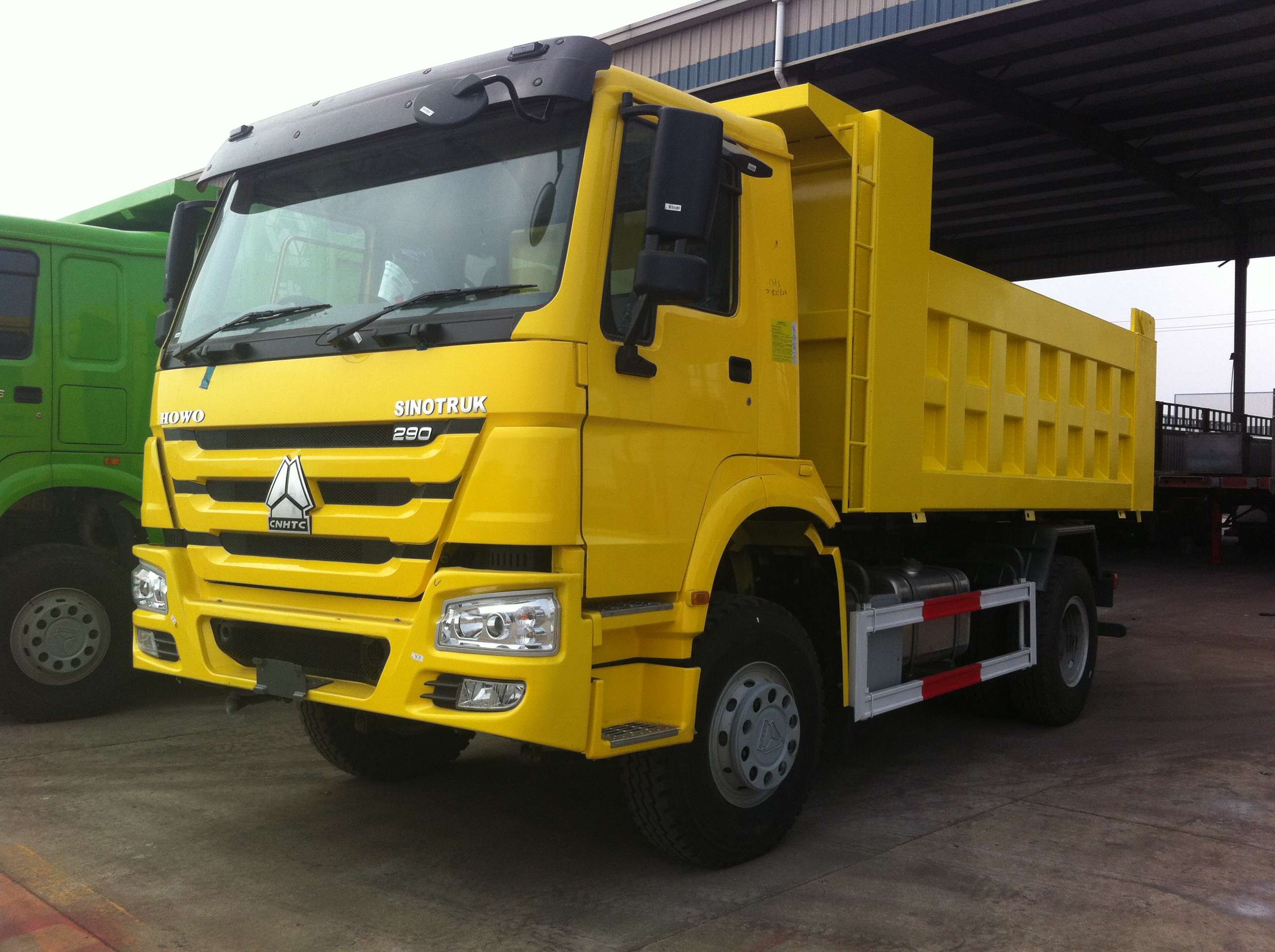 Sinotruck HOWO 4X2 Middle Tipping Dump Truck