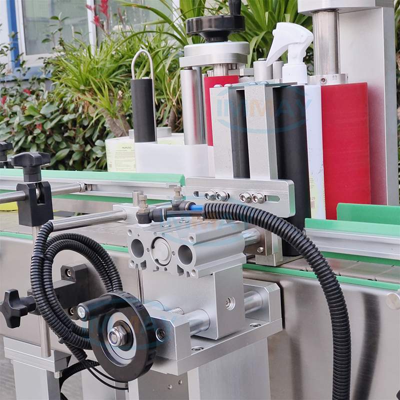 Macchina etichettatrice per bottiglie