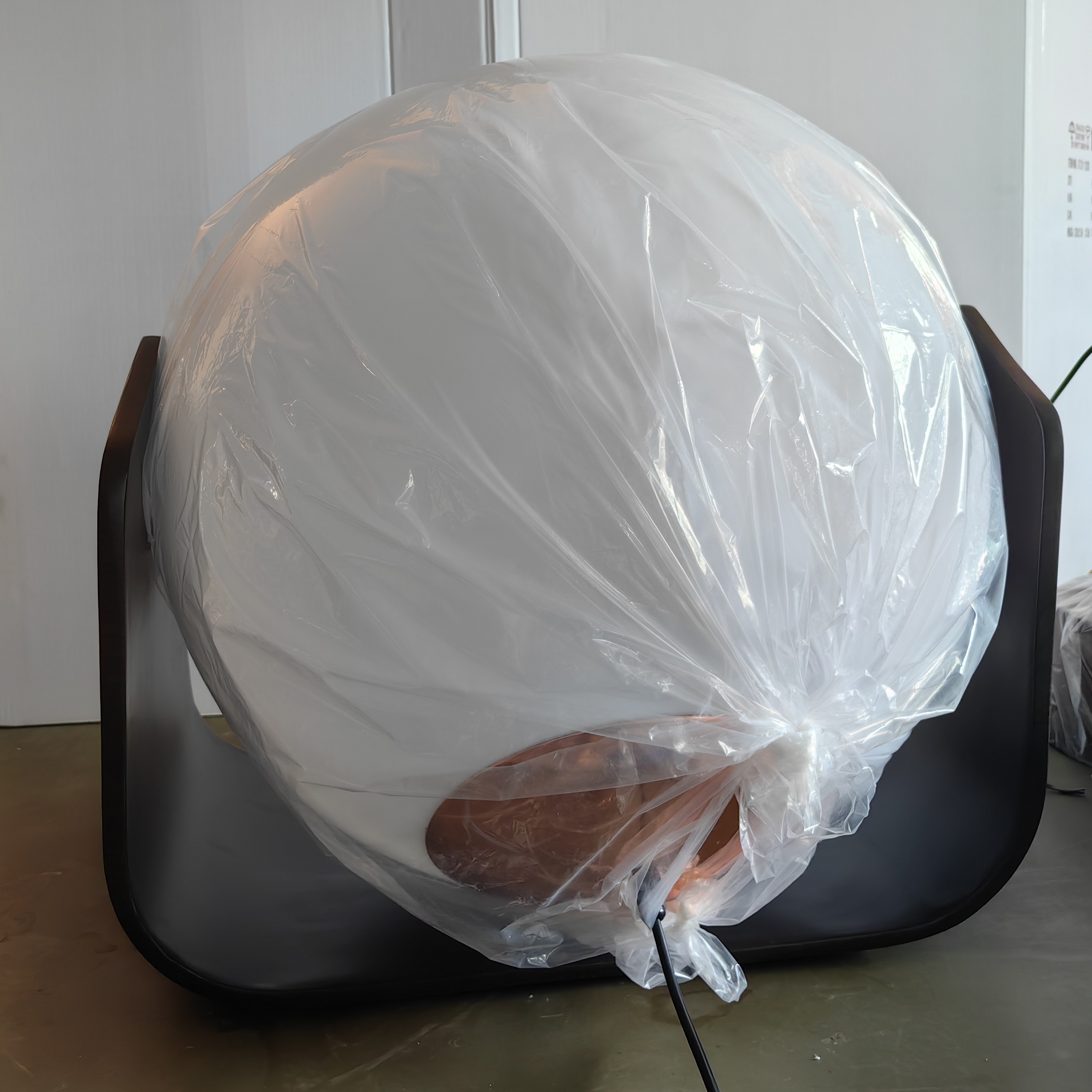 Современный удобный белый акриловый шар из дерева и металла для использования внутри помещений (KIH-70F)