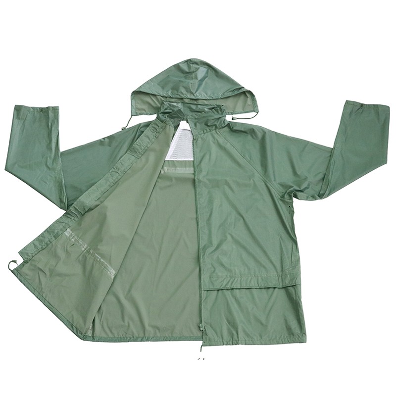 Green Two Pieces Water Proof Rain Wear Polyester PVC Coating Men Rain Suit