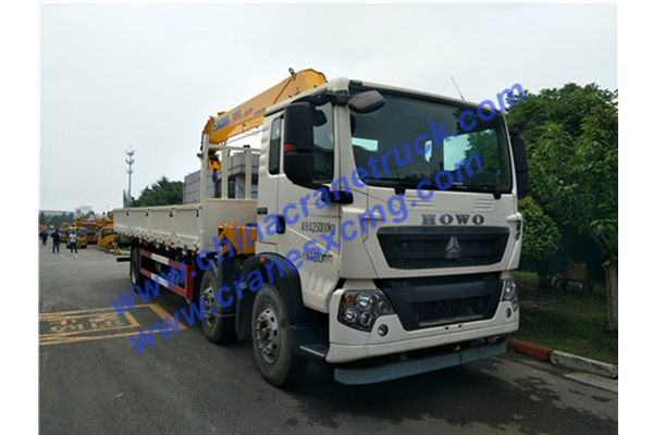 SQ8SK3Q truck-mounted crane with HOWO truck chassis export