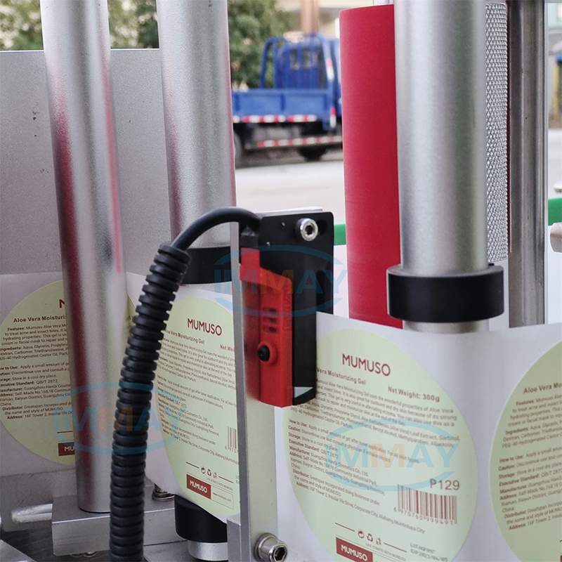 Applicatori etichettatori per bottiglie rotonde