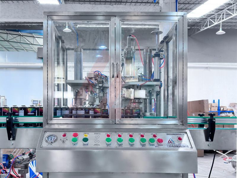 2.Mașină de umplere cu lichid și introducere a supapelor