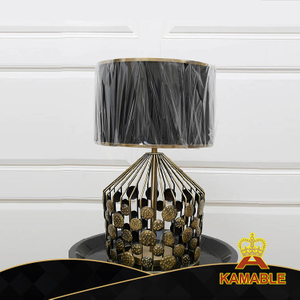Настольная лампа для выставочного зала из специальной бронзовой черной железной ткани с круглыми точками (KA525-T)