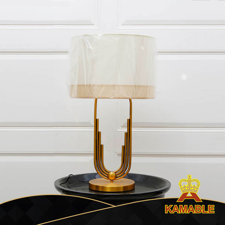 Домашняя вилла U Форма Уникальный дизайн Золотой металлический настольный светильник (KA523-T)