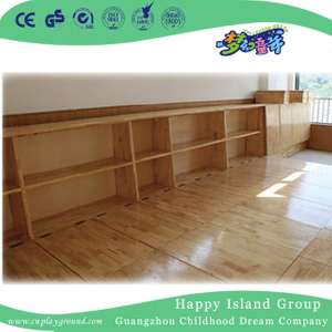 Natürliches und rustikales Kleinkinder-Schulbett aus Holz an der Wand (HG-6402)