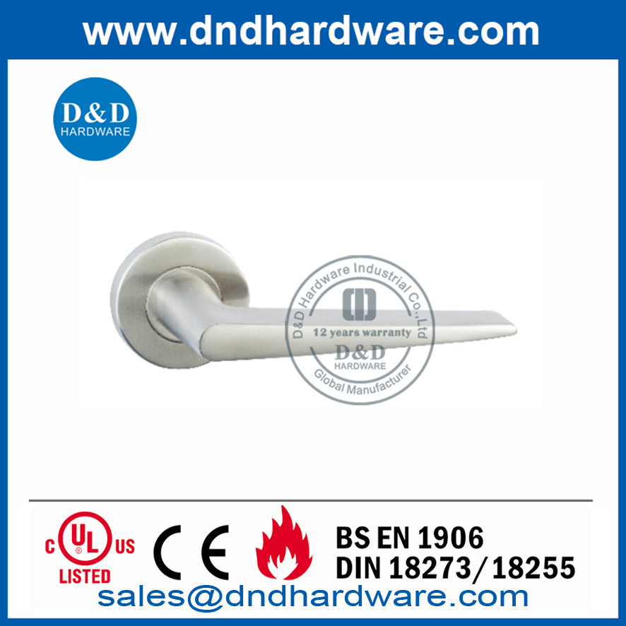 Manija de palanca sólida moderna de acero inoxidable para puerta resistente-DDSH044