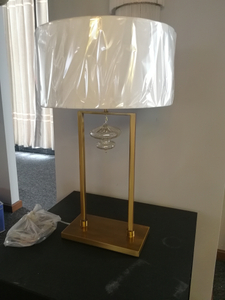 Lámparas de escritorio decorativas del metal moderno (KT06119)