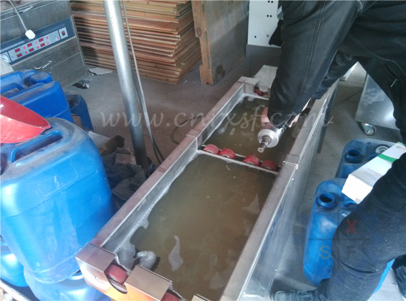 Ultrasonic wave printing anilox roller cleaning machine