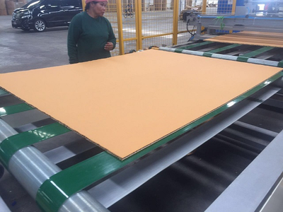  Máquina padrão da laminação do painel do favo de mel com CE