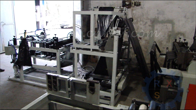 Automatic roll-to-roll rope wearing bag making machine
